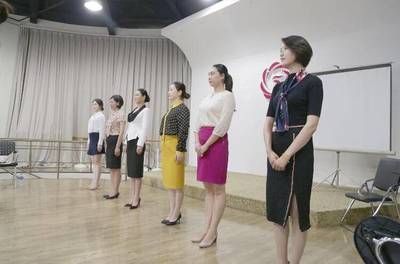 服務(wù)禮儀實訓(xùn)班今日開班，攝影服務(wù)同步啟動