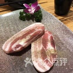 青瓦炭烤肉小酒館的精品豬五花 用戶評價(jià)與口味解析
